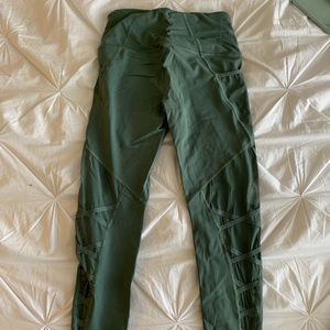 Knockout pocket mesh leggings